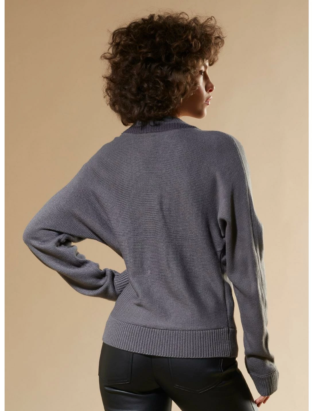 HUNIVERS Outlander Crowned Thistle Crossover Knit Sweater 3 HUNIVERS Outlander Crowned Thistle Crossover Knit Sweater - Image 3