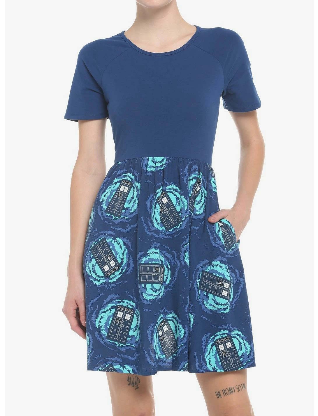 HUNIVERS Her Universe Doctor Who TARDIS Dress 1 HUNIVERS Her Universe Doctor Who TARDIS Dress