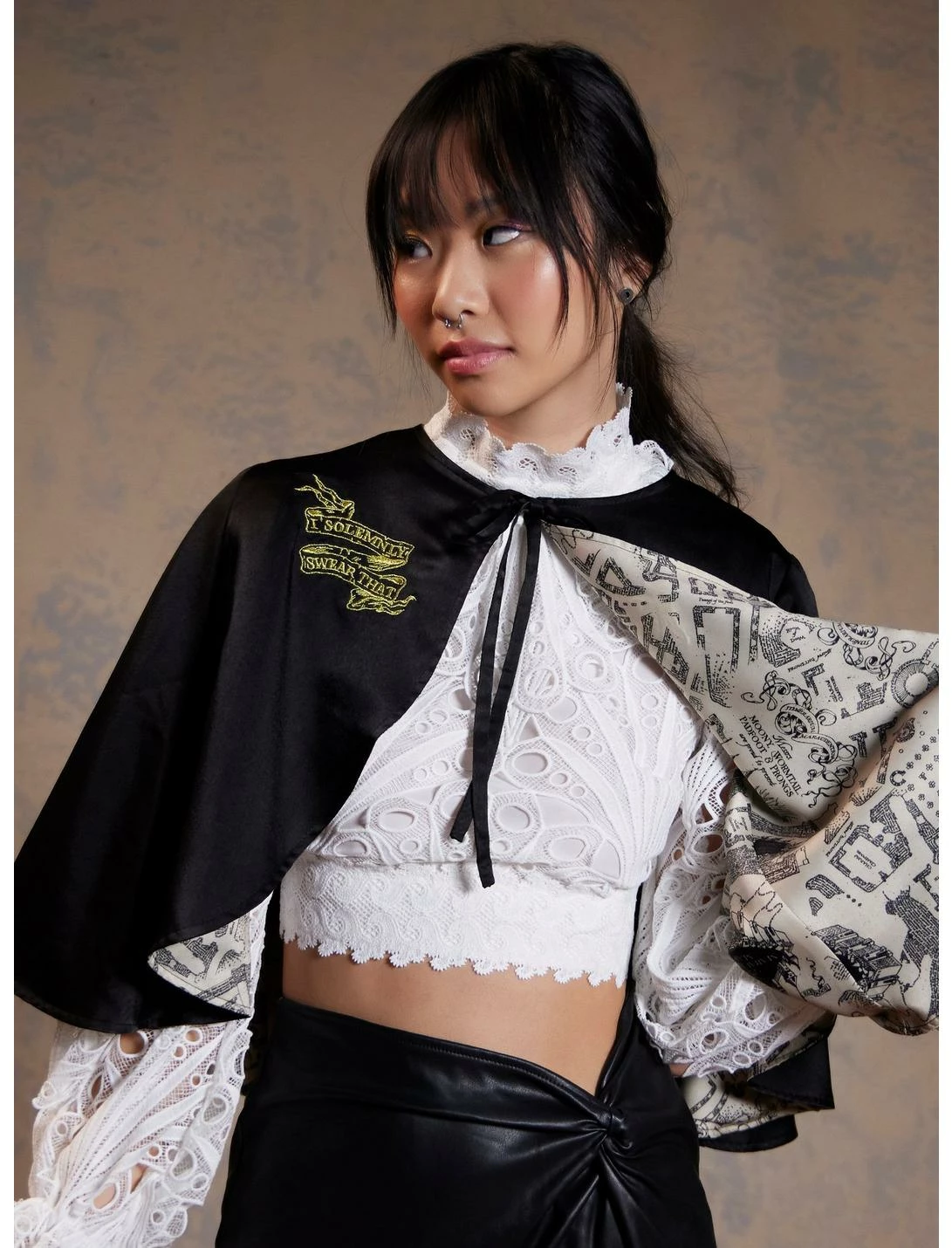 HUNIVERS Harry Potter Marauder's Map Capelet 4 HUNIVERS Harry Potter Marauder's Map Capelet - Image 4